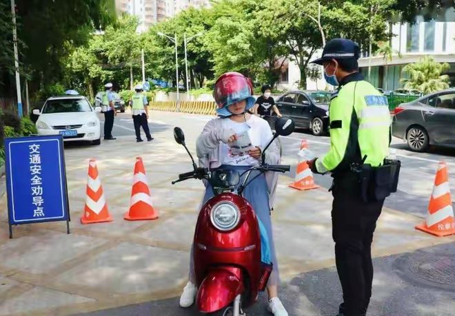 路标准明确牌照、驾照及注意事项一文说清楚龙8国际电子游戏娱乐平台3月起电动车上